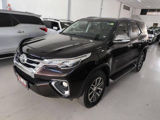 TOYOTA HILUX 2.8 SRX 4X4 CD 16V DIESEL 4P AUTOMÁTICO